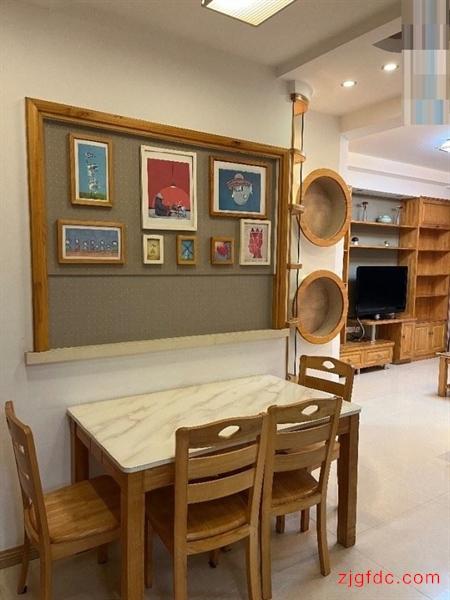 甲江南2333元2室2厅1卫精装修采光好，拎包随时就可以入住！