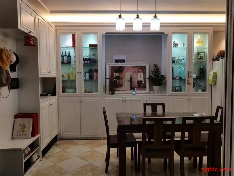 店长重点推荐！湖滨国际景苑219万3室2厅2卫精装修紧售！！