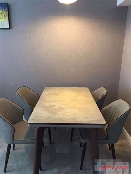 中联铂悦2000元2室1厅1卫拎包随时就可以入住！