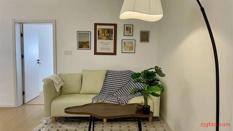 性价比云盘二村3楼85平现代精装修78万