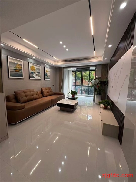 新航花苑91万3室2厅2卫精装修，真诚急售，升值潜力无限！