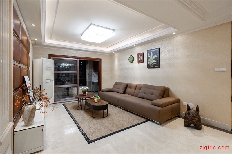 江南十二府101平带车位99万精装修，超低价格快出手