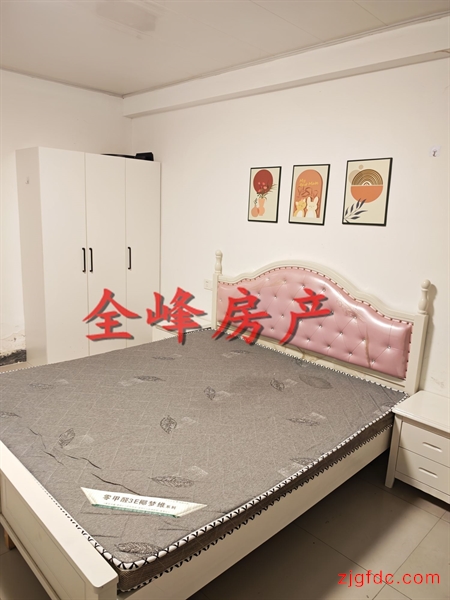 Q万红三村大润发附近朝南精装公寓1万3可谈设施齐全干净有钥匙