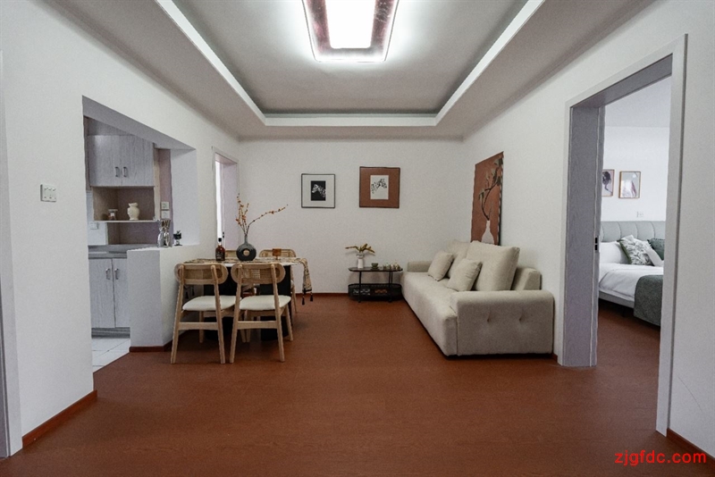 Q城北新村5楼精装3室88平加15平自行车库41万8拎包入住