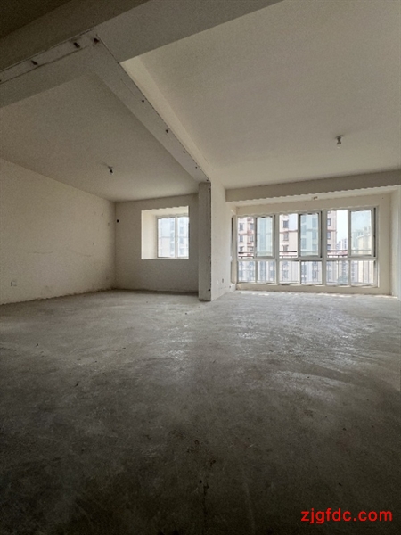 全小区性价比陈东庄花苑7楼138平只要80.8万有钥匙