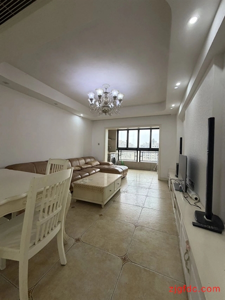 江南十二府22楼102平方精致装修三室89万元