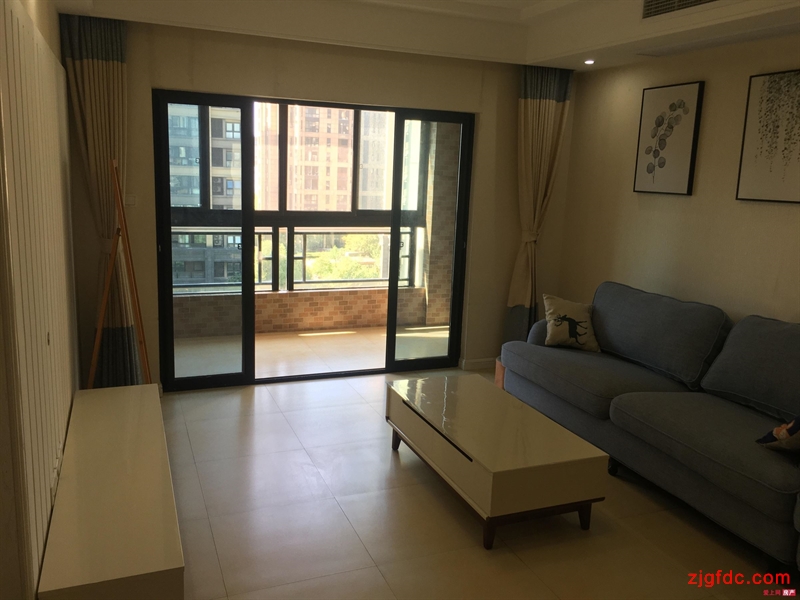 甲江南2500元2室1厅1卫精装修，家具电器齐全，有匙即睇！