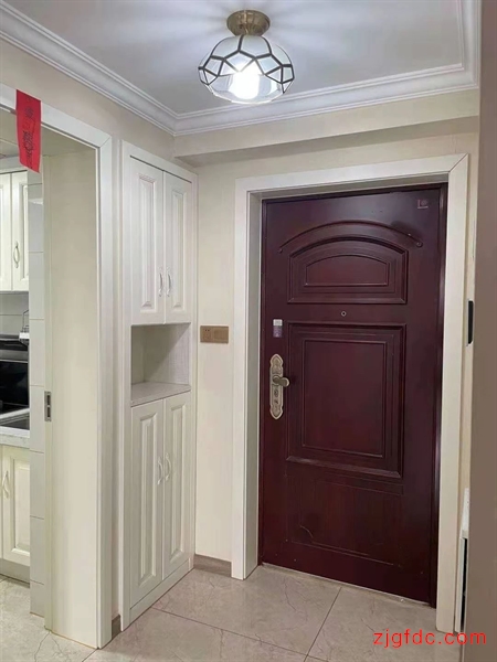 中联铂悦1666元1室1厅1卫精装修，家具电器齐全非常干净！