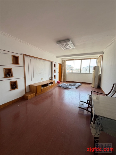 云盘二村顶复133平4室2厅1卫中装格局极好，带外阁楼，看房随时